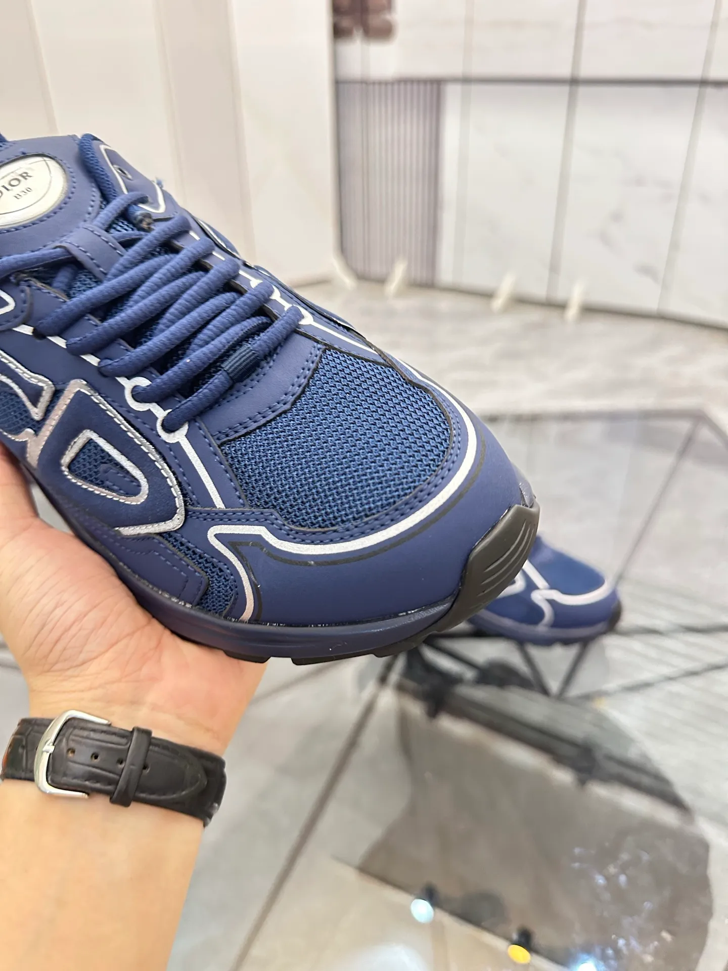 Men's shoes: 💰P400¥ Available in Guangzhou Product trademark: Dior* "Dior*" low-top casual shoes Regular size: 35-46 (can be customized to 47) Couple style Product materials: Upper imported cowhide stitched with original fabric, breathable lining, ultra-light foam original outsole. No.: 007